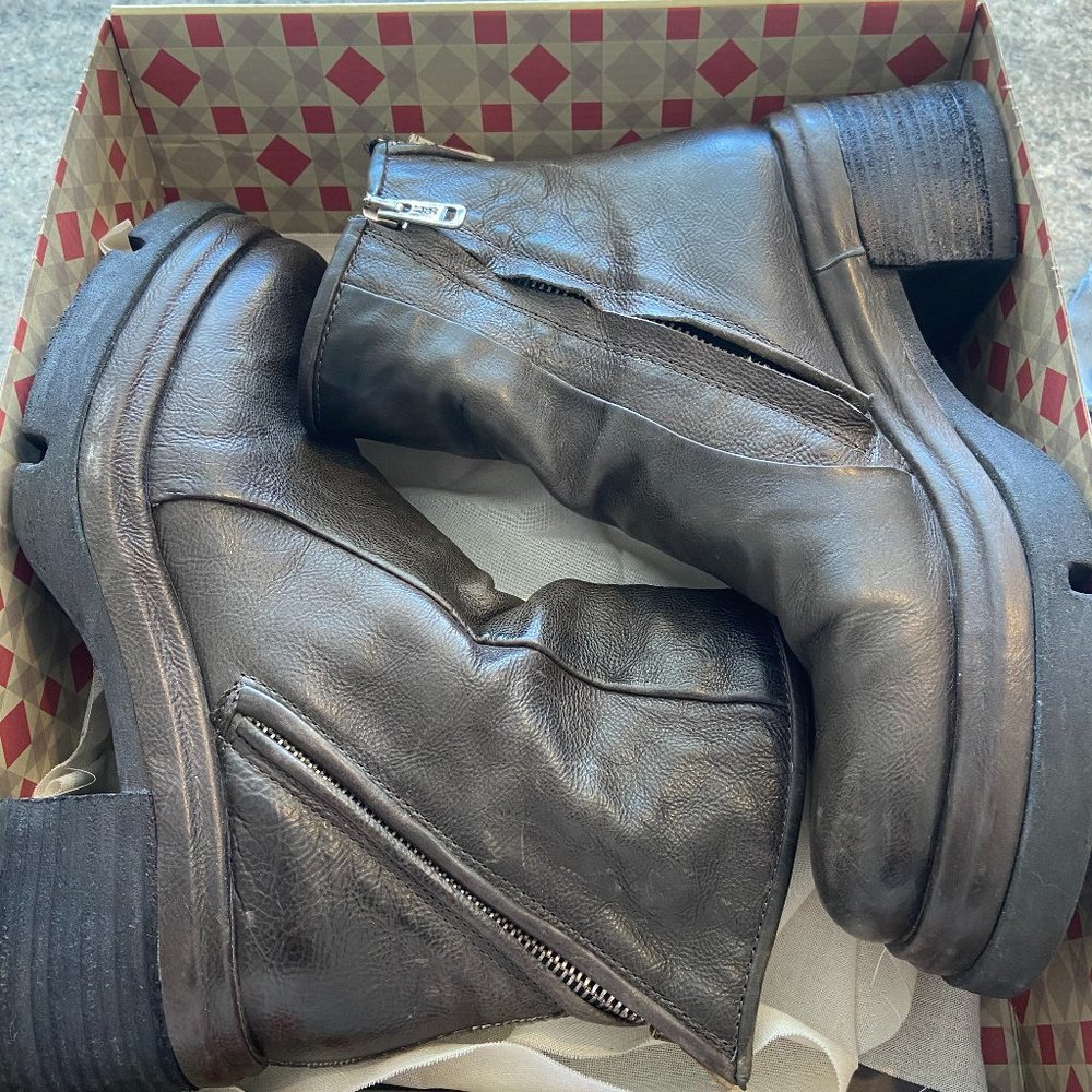 A.S.98 Edgar Bootie, Smoke